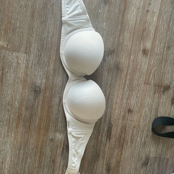 Strapless Bra - Picture 3 of 3
